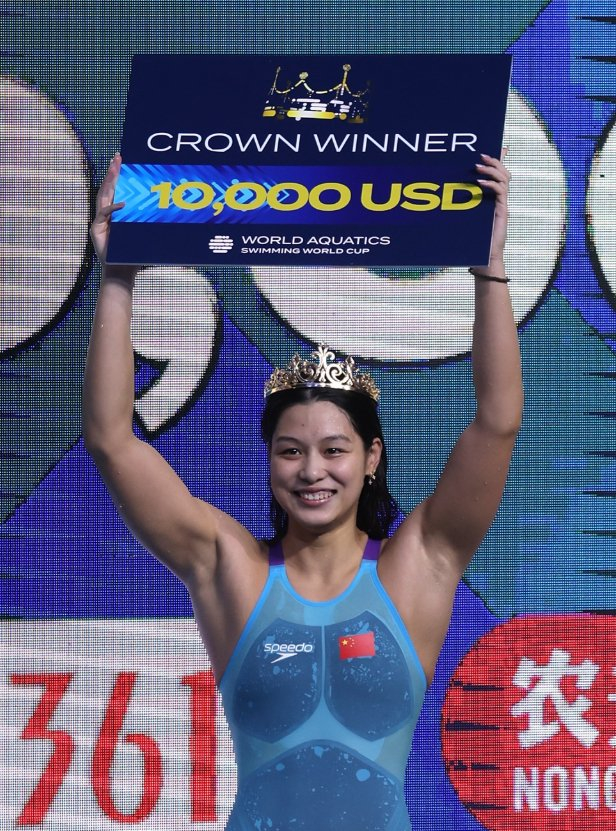 余依婷游泳世界杯400混夺金 实现本季三连冠