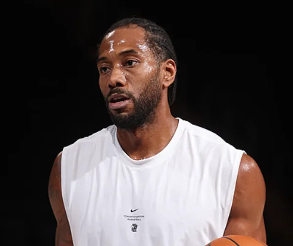 伦纳德出战21分钟仅得6分 NBA季前赛猛龙vs尼克斯