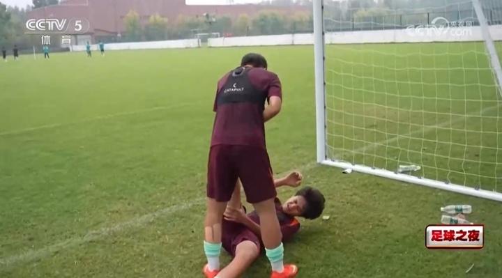 中国U16男足香河集训高强度折返跑训练 张耀坤：现在舒服比赛就遭罪