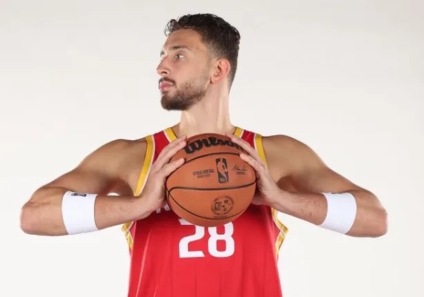 申京半场10+5+4+2+2！NBA记者：向第三次全明星+首次最佳阵容迈进