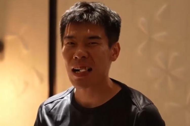 津门虎门将王秋明门牙被撞掉 队医：相当于打夹板固定，根没断
