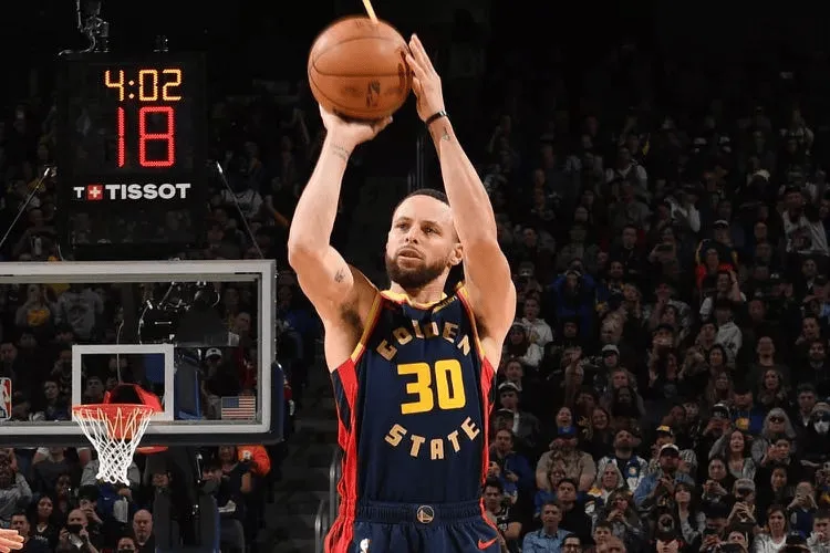 NBA总经理评选无球跑动最佳：库里获80%支持率居首