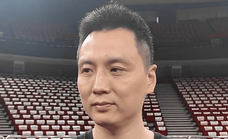 CBA常规赛揭幕战：上海男篮对阵深圳男篮 卢伟谈磨合与夺冠期待