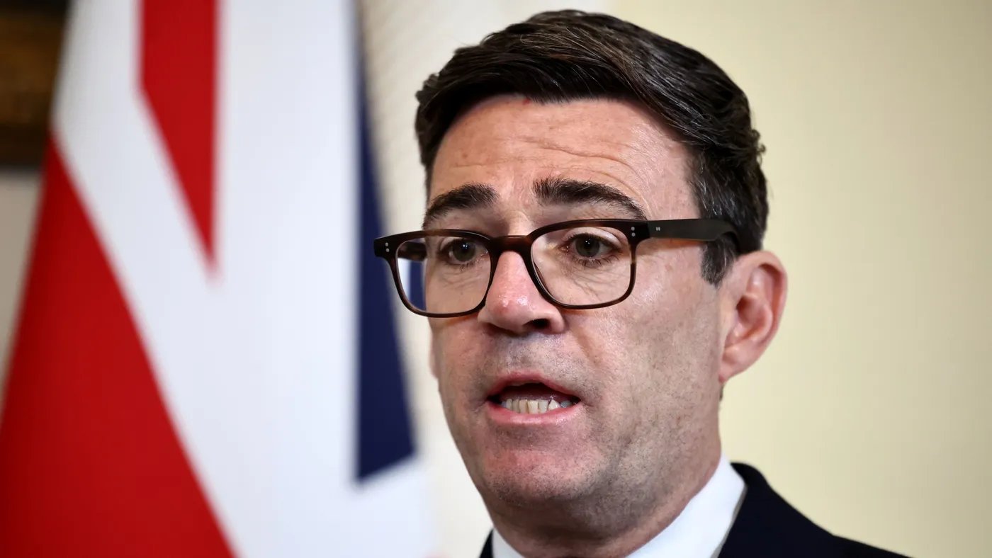 英国首相伯纳姆下令扩大曼城关系调查 太阳报披露多场会面细节