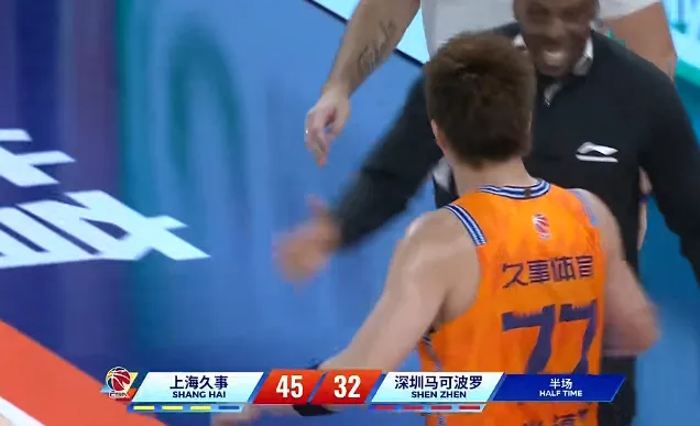 CBA揭幕战：上海半场45-32领先深圳 古德温13分贺希宁11分