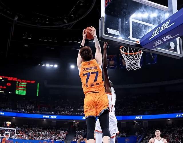 张镇麟空接暴扣点燃主场！CBA揭幕战半场10+5+1