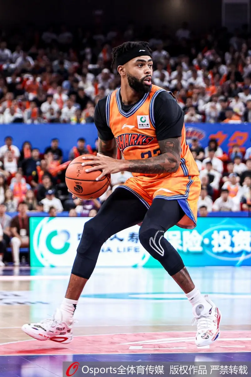 前NBA榜眼拉塞尔CBA首秀23中7砍21分 正负值+23助上海大胜深圳