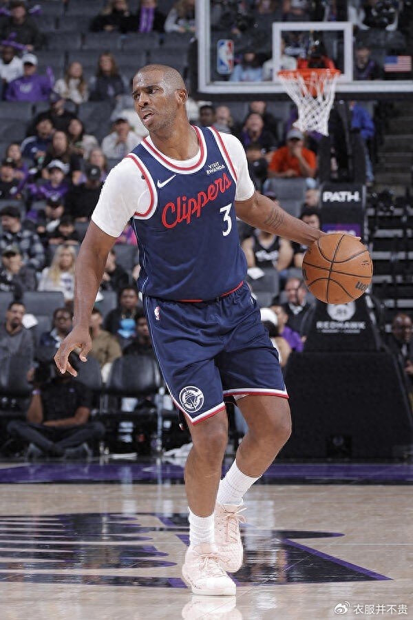 NBA现役40岁最强阵容：保罗、詹姆斯领衔，靠球商对抗年轻球队