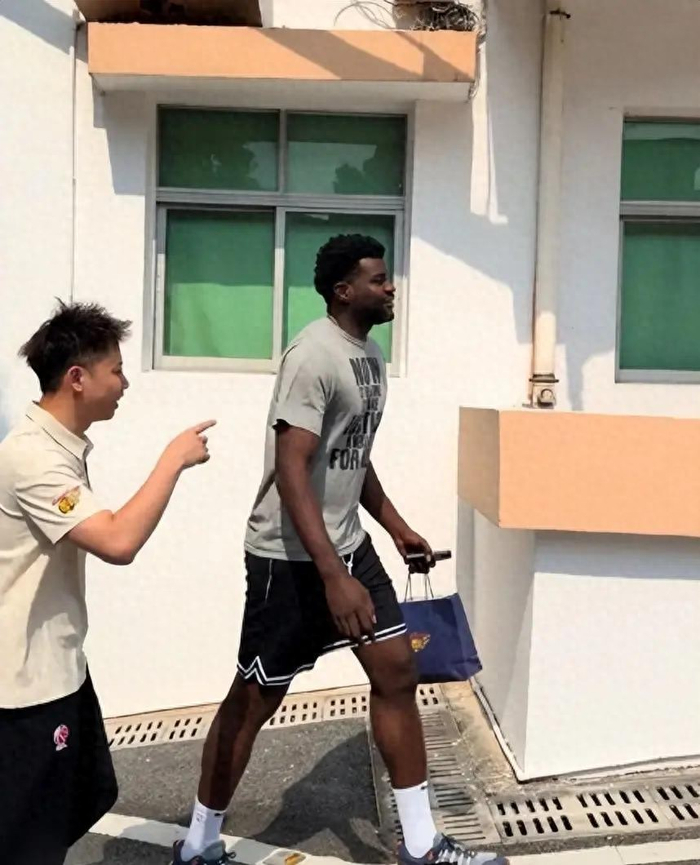 广东引援阿祖布克首秀在即 辽宁提速迎双喜 拉塞尔首秀21分 北京注册布朗