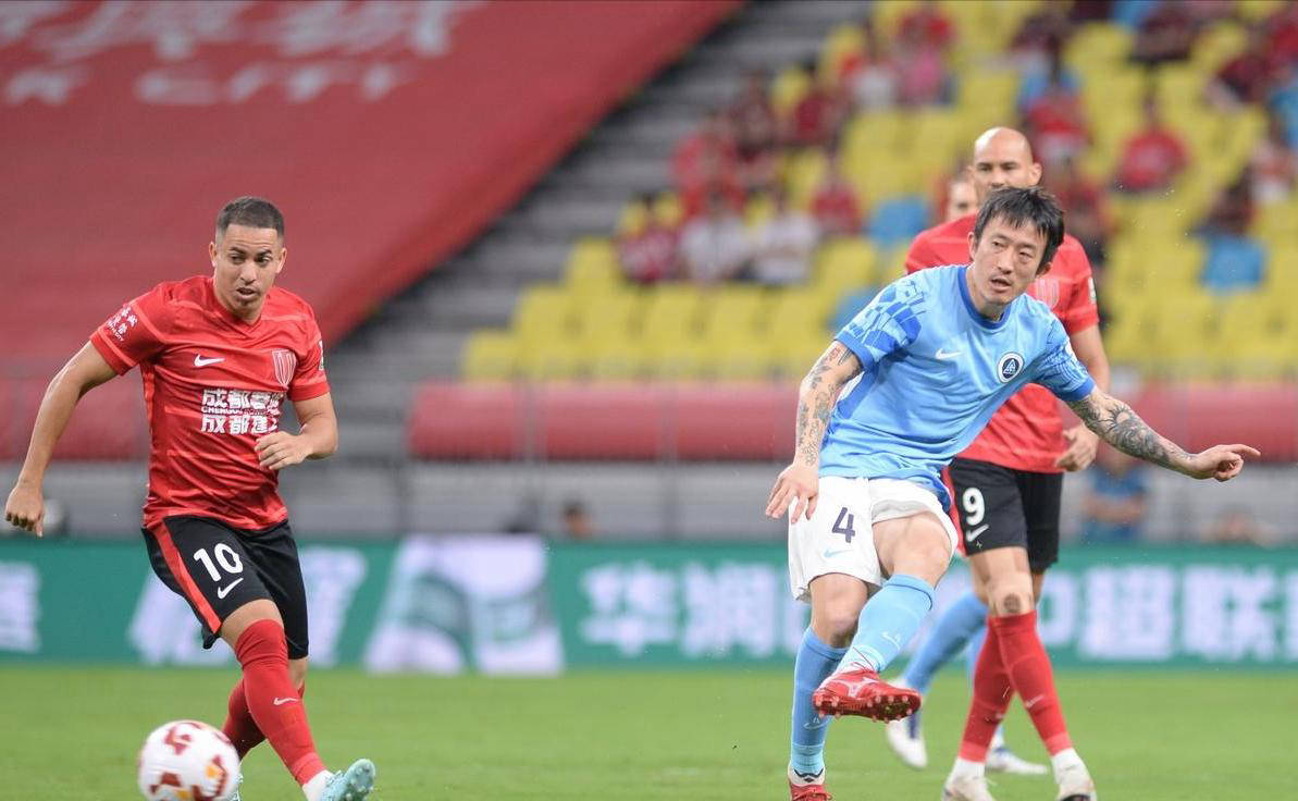 半场：成都2-0新蜀城，殷世豪传射，严谨饶建功