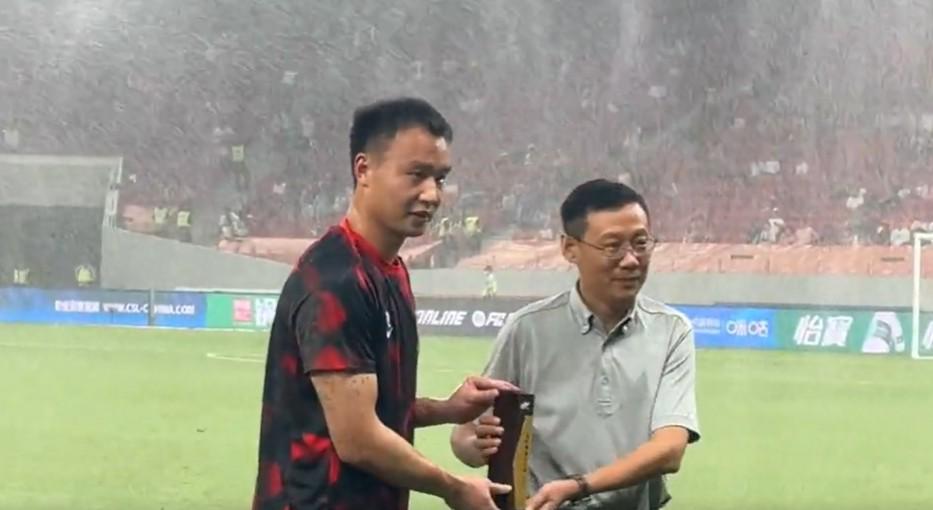 陈威谈当选中超5月最佳门将：不论任何事情，坚守才会有机会