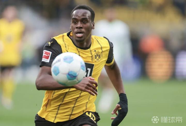 图片报告：吉萊斯将不会再参加多特的训练，多特方面面临他受伤的压力