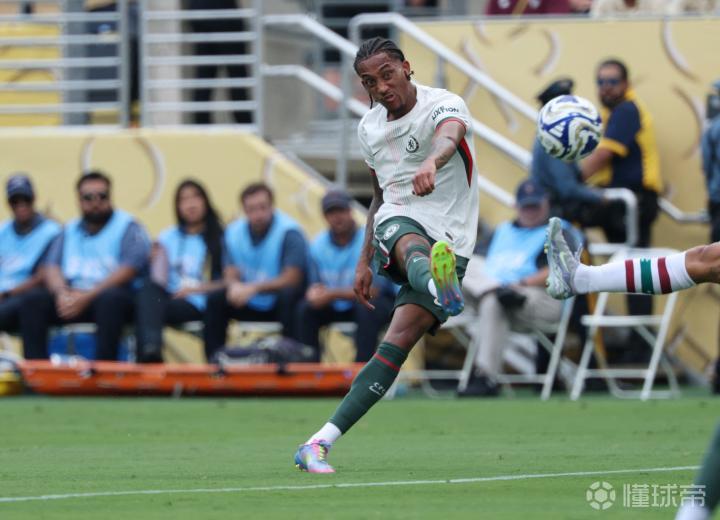 对阵老主力弗洛米娜，若昂-佩德罗攻入切尔西首球