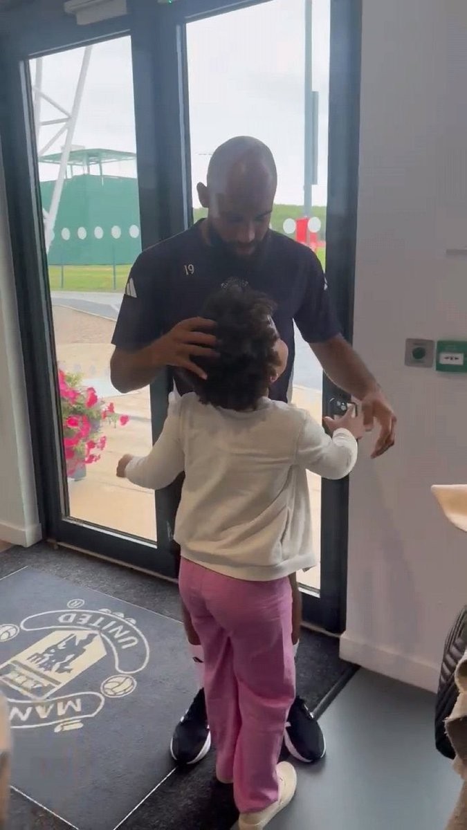 仅等待官方的宣告，詹姆斯-哈登参加19号训练服的照片流出