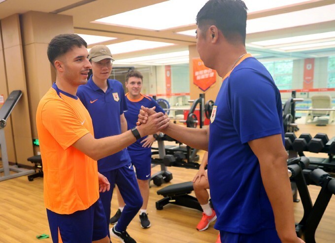 鲁媒：泰山昨日新援洛佩斯办欢迎仪式，后者周日有望首秀