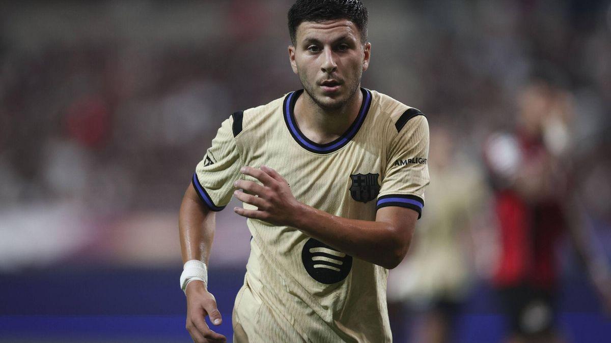 经历者:去年巴黎德记已接近加盟巴萨,但因球员涌入未能成行。