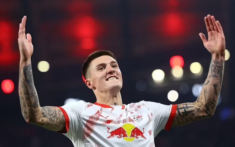 曼晚：曼联有信心在出售“倾将小队”前为引进谢科提供资金