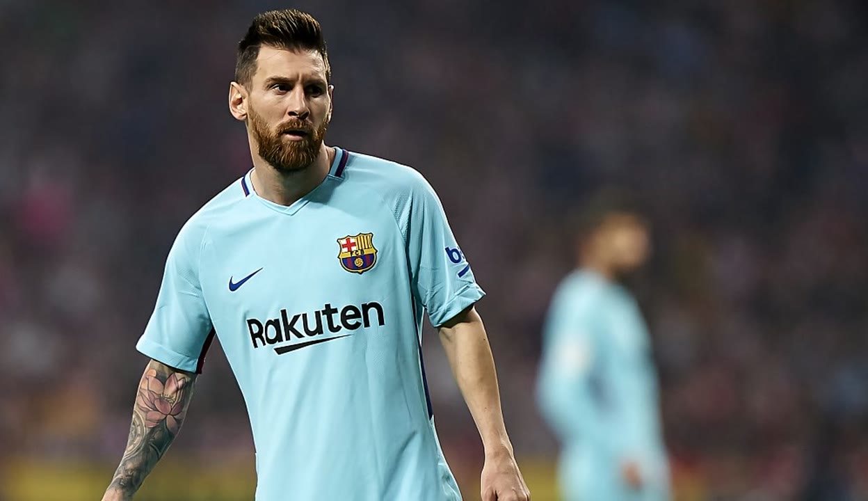 致敬蓝军传奇，库库雷利亚度假时身穿德罗巴球衣