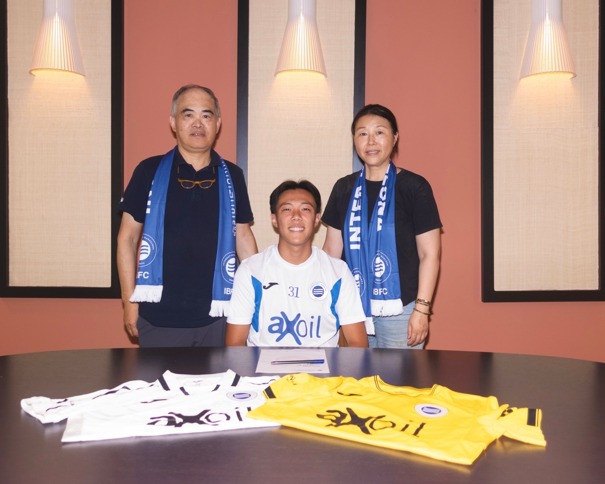 西班牙专家：西班牙12岁球员竟能驾驭52场比赛，但中国仅有3名轮换球员