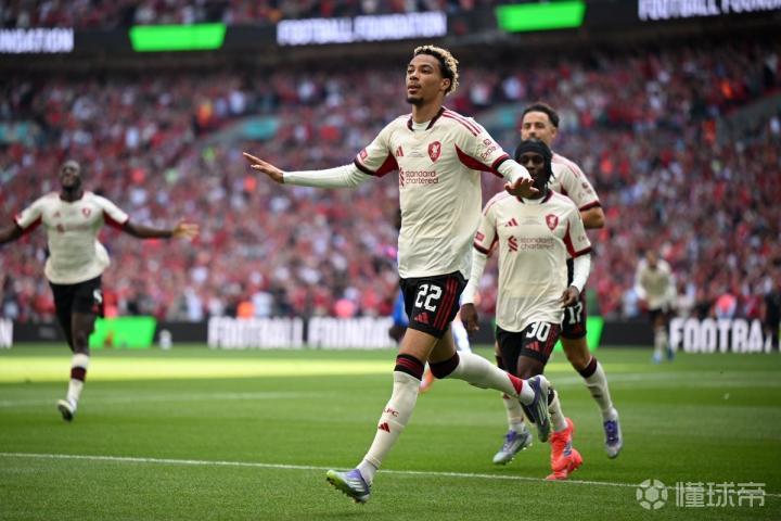 社区现象破门，埃基提克获得物蒲生涯正式比赛首球