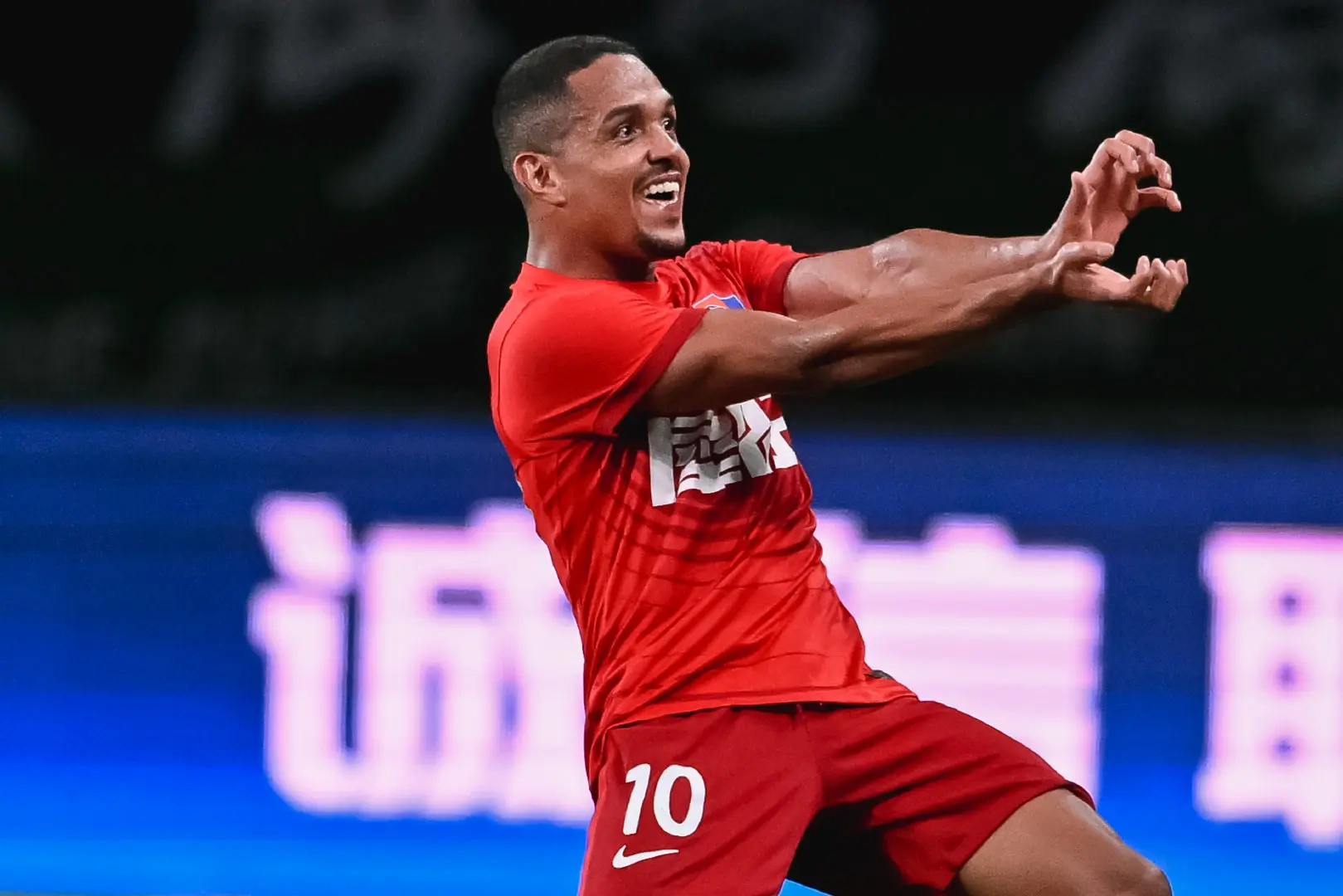 梅州客家队长廖均健赛后发声，伤病影响成焦点，2-2平浙江引发争议