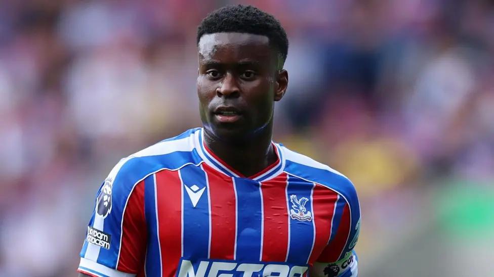 水晶宫转会争夺战尴尬收场？格伊想走俱乐部却要他留下，利物浦和中卫市场乱成一锅粥