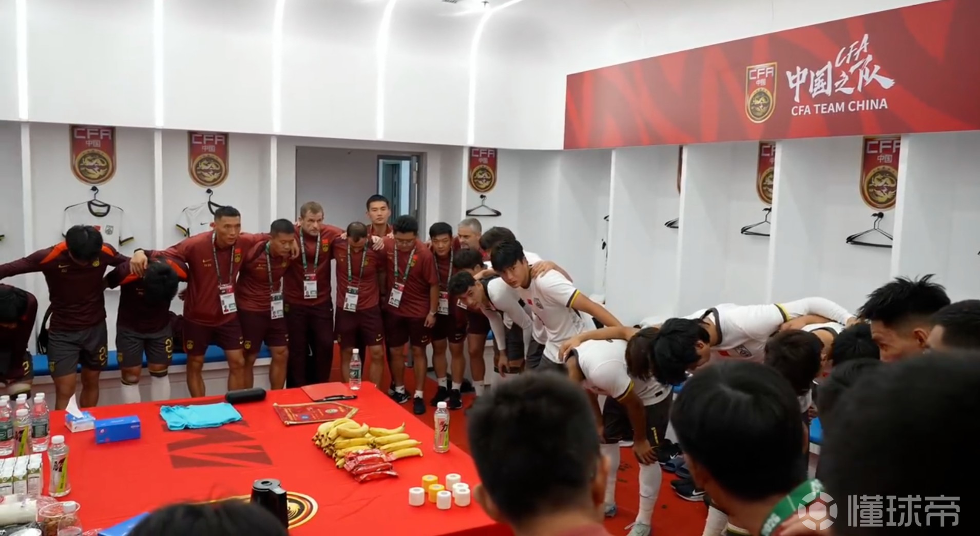 U23国足对阵澳大利亚全力防守反击，安东尼奥回归大脚踢法