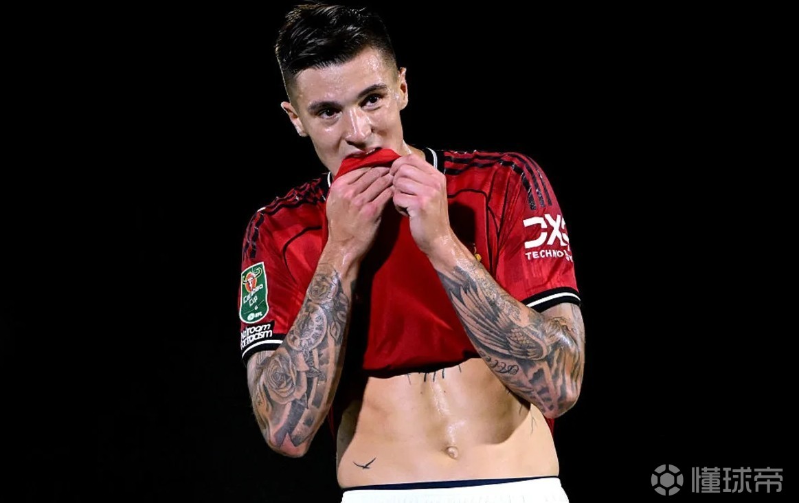 曼联锋线真相：谢什科输在阿莫林的烂战术，7370万身价成摆设