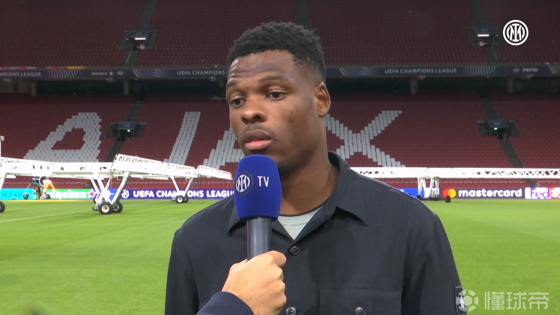 欧冠首轮迎战阿贾克斯，国米邓弗里斯表态只为一件事：赢！