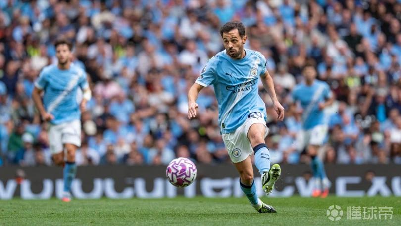 曼城B席赛前唱戏：英超冠军争夺战别急，多看少说才是王道