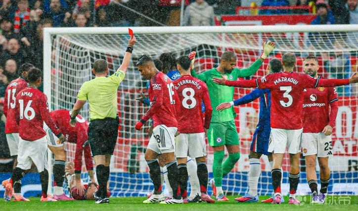 英超焦点战变闹剧！切尔西门神5分钟遭红牌，蓝军从此崩盘