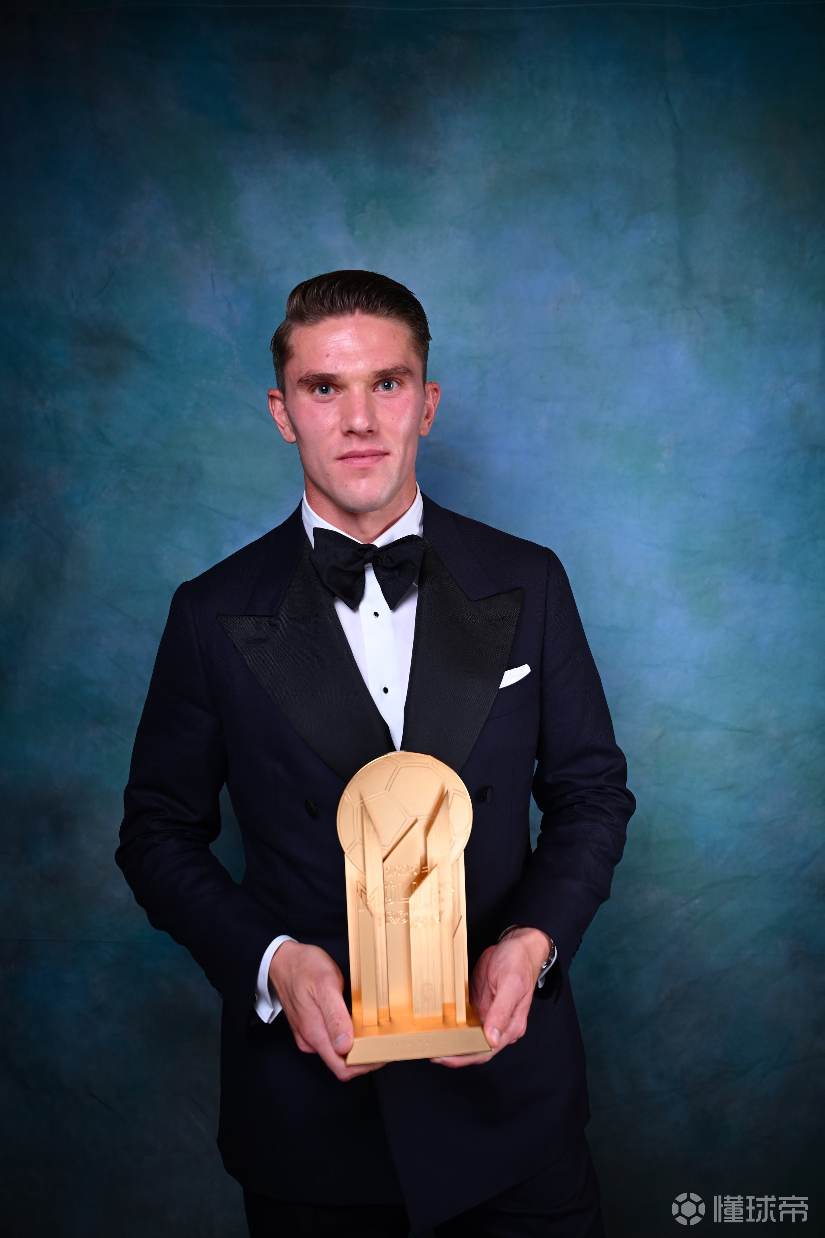 哲凯赖什拿下2025年盖德-穆勒奖，英超阿森纳又捡了个宝？