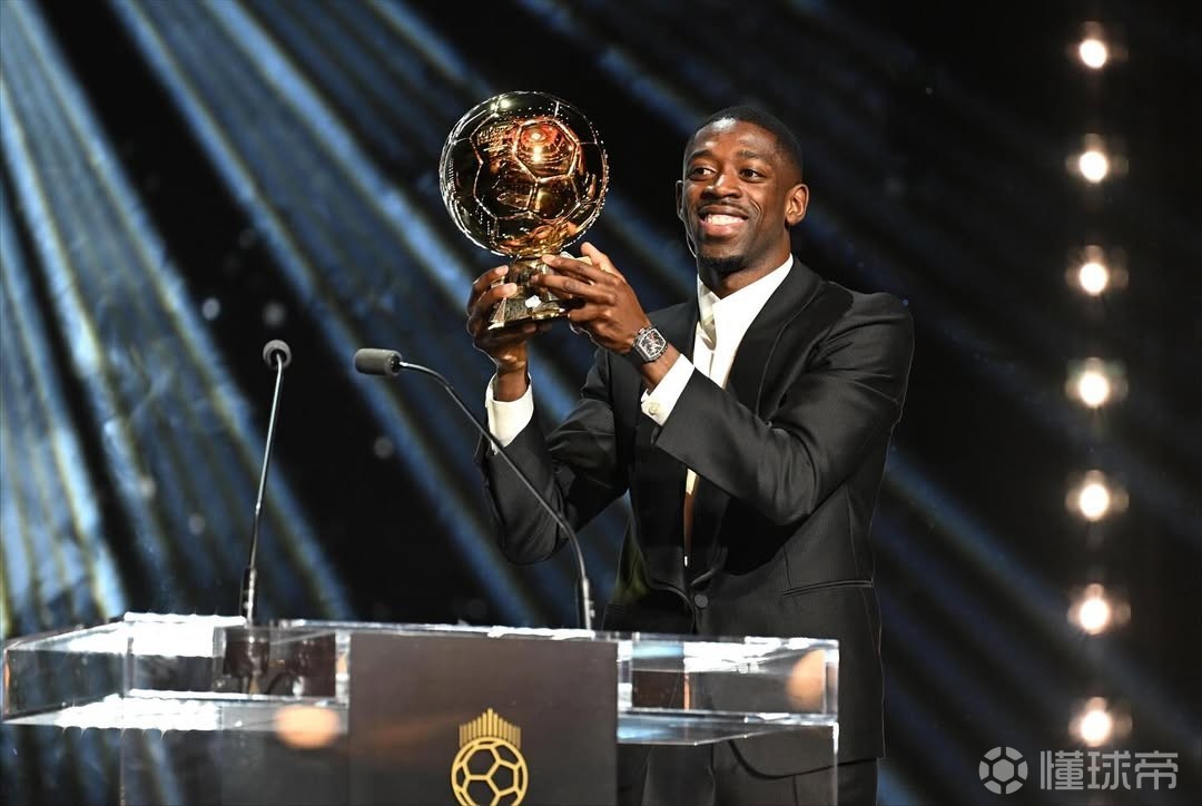 登贝莱摘金球奖，巴黎圣日耳曼的这位球星终于翻身了