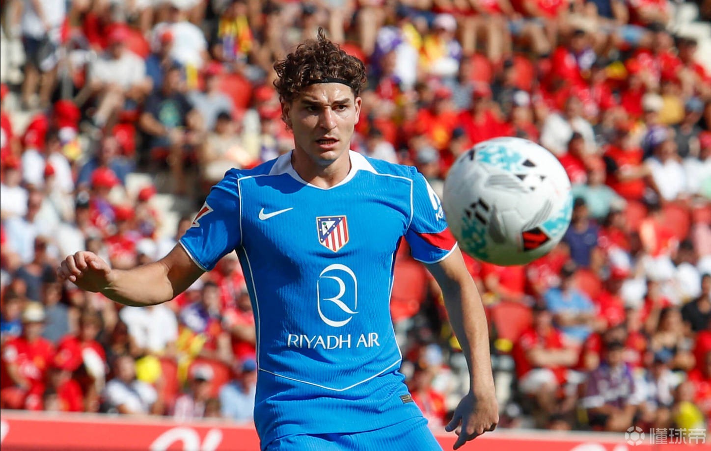 巴萨为夏窗布局，莱万或离队阿尔瓦雷斯成潜在接班人，背后玄机别想简单