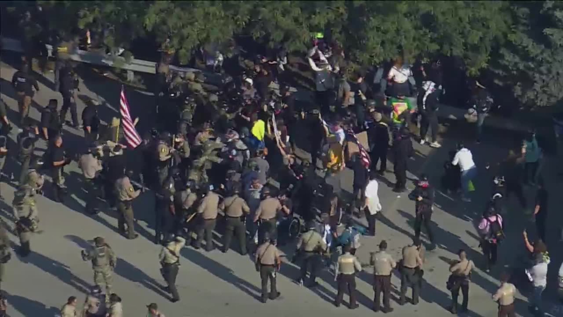 阿根廷友谊赛迁场引发热议，移民风波添变数