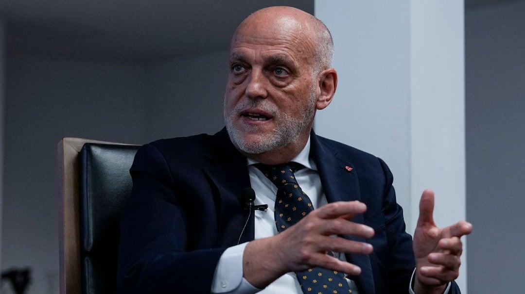 西甲决定取消巴塞罗那VS比利亚雷亚尔迈阿密赛事，詹姆斯·特巴斯怒怼守旧派引爆争议