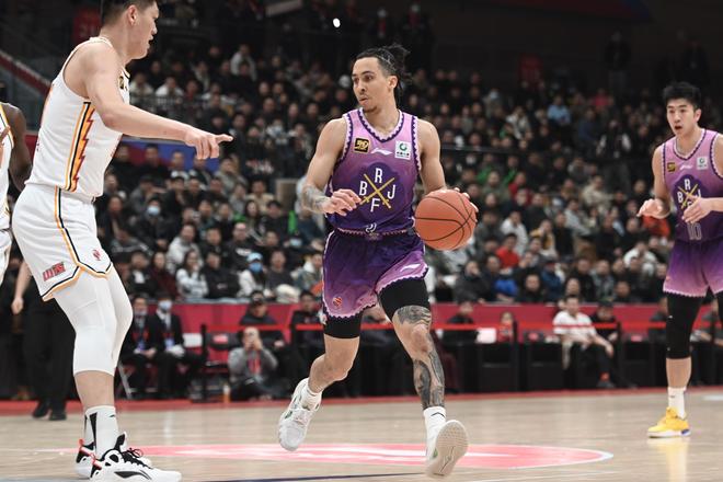 场馆15.8对6.3的强力支持！媒体人：前北控外援特赖斯将加入福建队