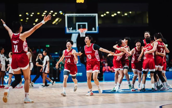 女子篮球大学生金含金量不足？美国派纯大学生但胜日本队以压倒性优势