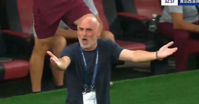 中超争议判罚！杨希连送点，VAR介入7分钟，莱昂纳多多次失点球