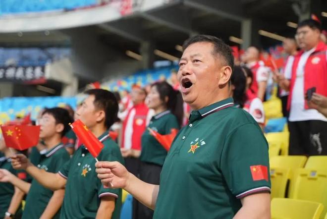 致敬最可爱的人！今夜凤凰山唱响爱国情