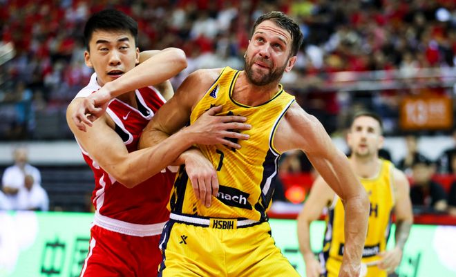 27次失误还能赢球？一个数据揭示关键，爱国者最终还是被中国男篮踢中