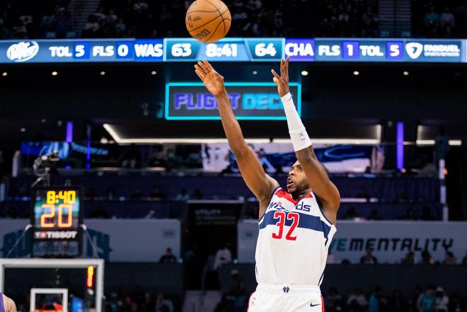 3330万到期合同时！美记：多支球队在关注密德尔顿的奇才的未来