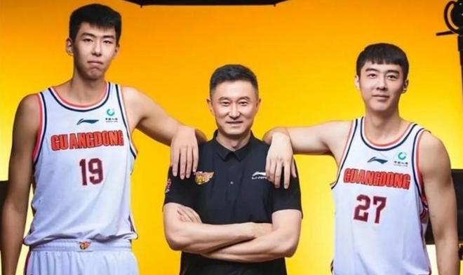 广东男篮今夏离队第二人，国产中锋自宣离队，曾是杜锋爱将！