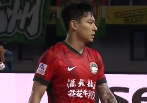 里程碑，河南队中场何超完成个人中国顶级联赛第200次出场