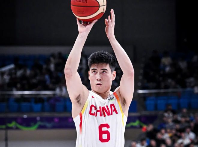 男篮2号获得分手，三振50%！王7号之后，中国男篮终于有了靠谱射手