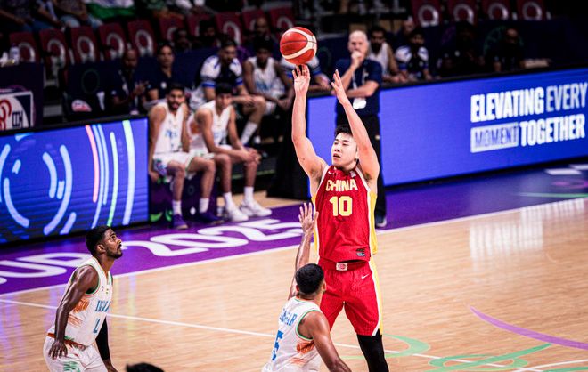 百百分命中率+最高正负值，男篮第三人强势发力，赛后表现郭指导