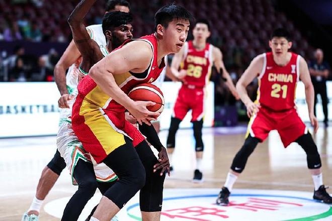 北青：王俊杰是今夏中国男篮最大的亮点，他期待大学毕业后能够进入NBA