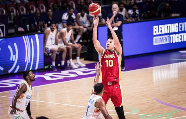 为什么王俊杰是中国男篮的最大突破？因为他没有参加CBA