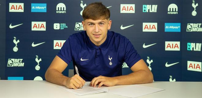 官方：热刺与今年年满18岁的米凯伊-穆尔完成续约