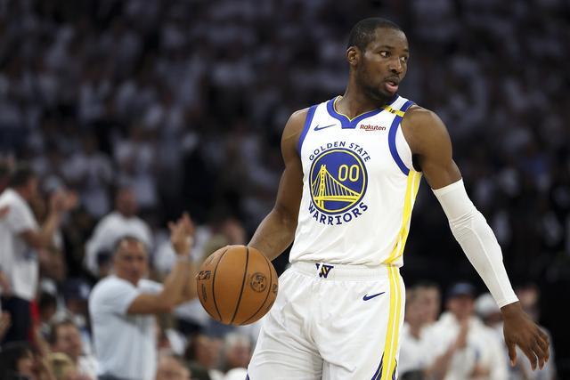 互不退让！勇记：库明加团队与勇士已经好几周没有联系了